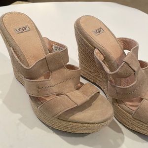 UGG WEDGE SANDALS SZ 5.5